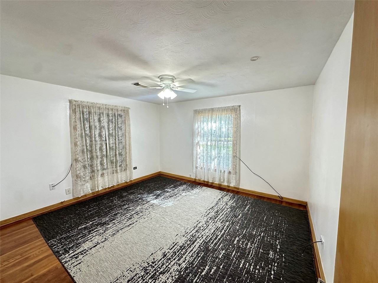 2810 N Houston Dr - Photo 7 of 19