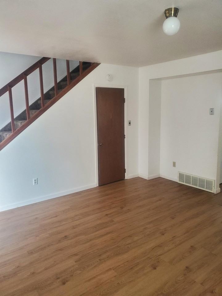 558 Garfield Dr #1 - Photo 6 of 10