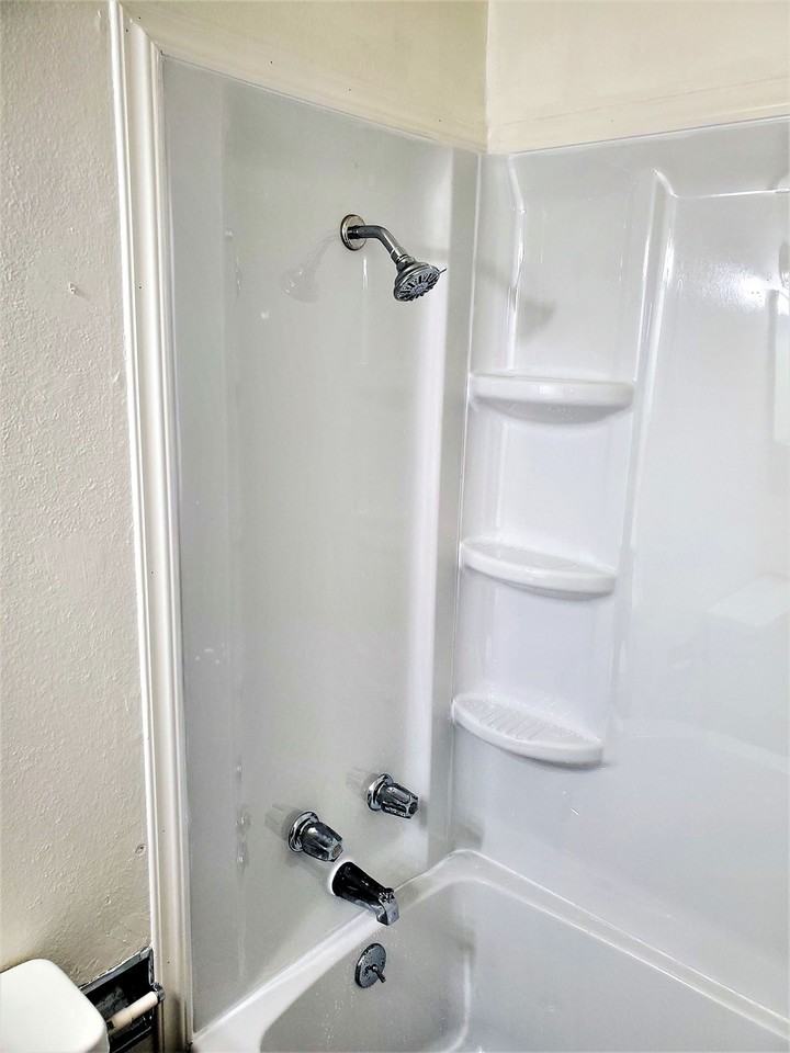 1316 Poplar St #3 - Photo 4 of 9