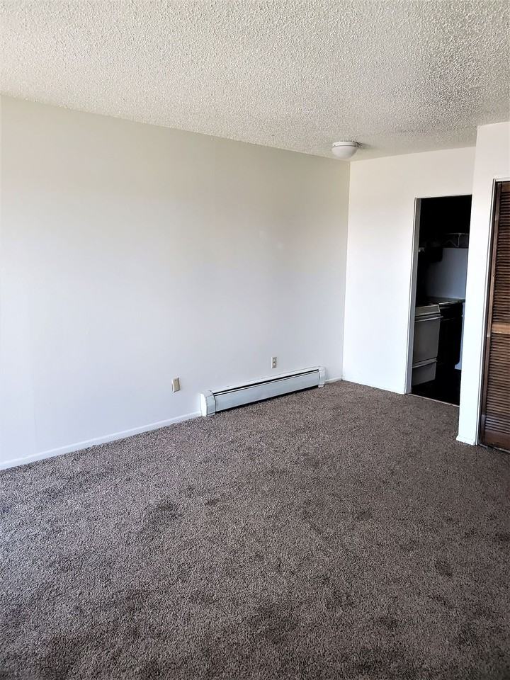 1316 Poplar St #3 - Photo 6 of 9