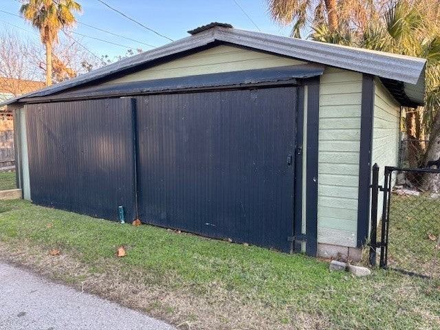 1220 Avenue K - Photo 5 of 17