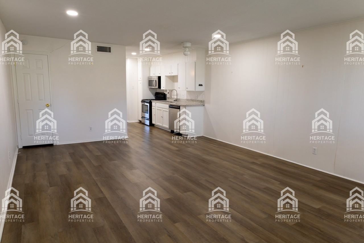 91 Runaway Bay Dr #127 - Photo 3 of 18