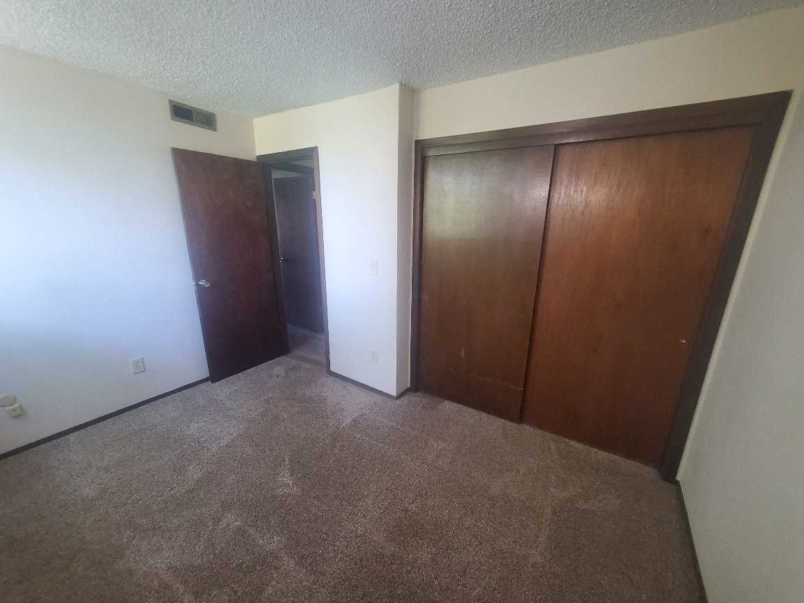 3146 Lakeside Dr #101 - Photo 4 of 7