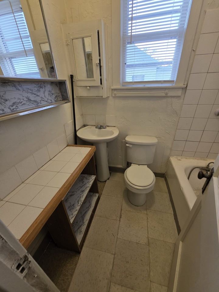 152 N Coulson St #1 - Photo 6 of 10