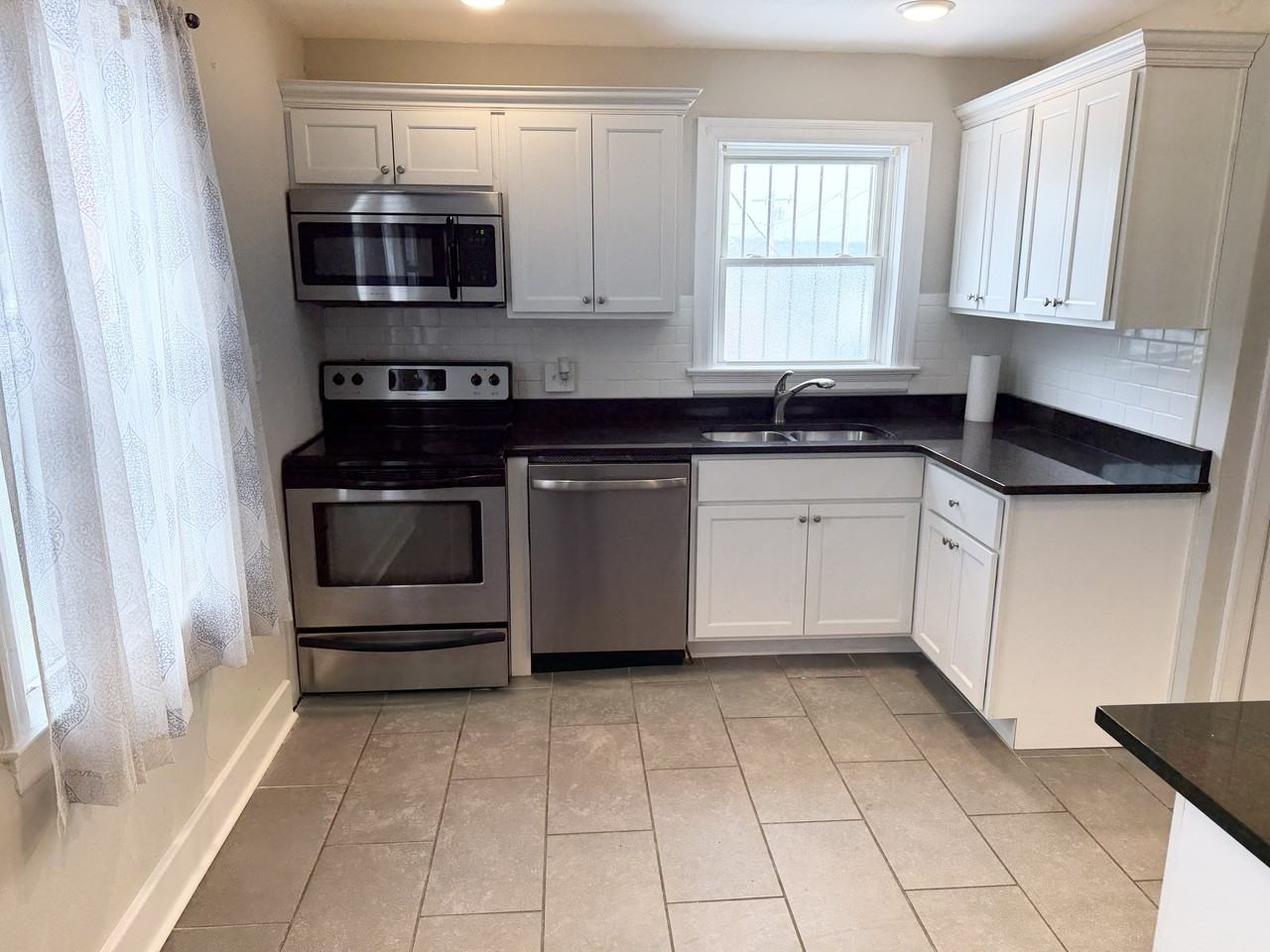 329 1/2 W Broadway St #1 - Photo 7 of 13