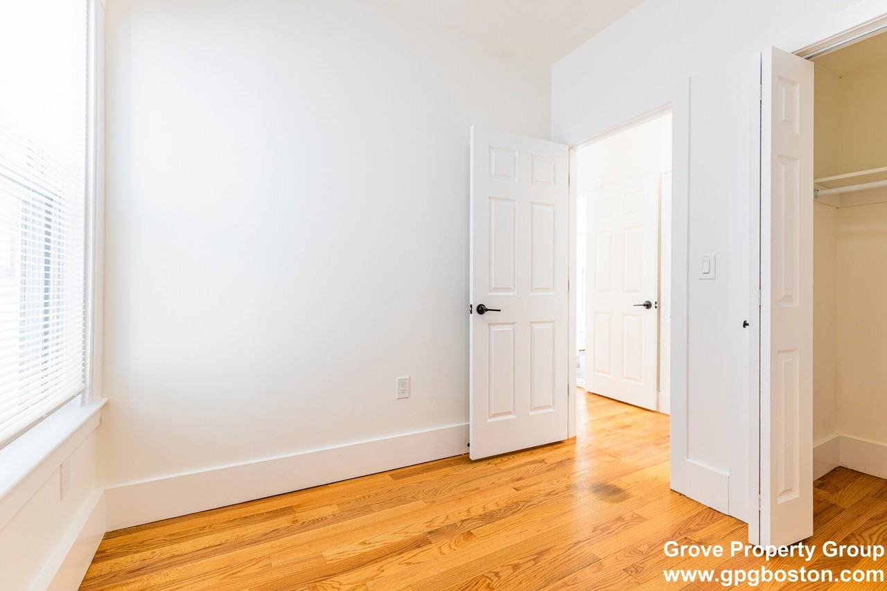 633 E 6th St #2 - Photo 2 of 16