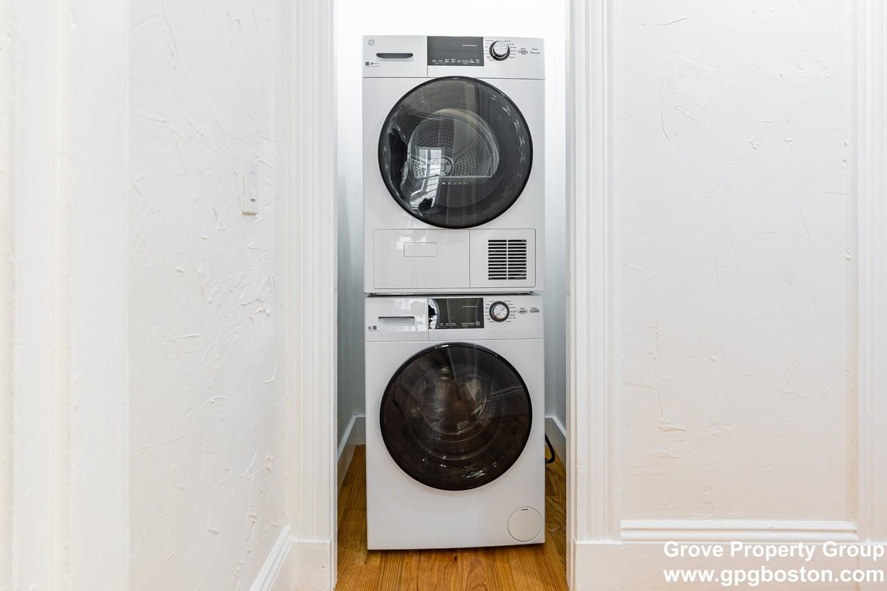 633 E 6th St #2 - Photo 3 of 16