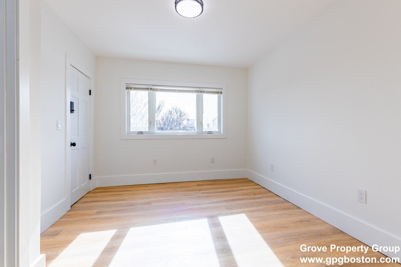 633 E 6th St #2 - Photo 5 of 16