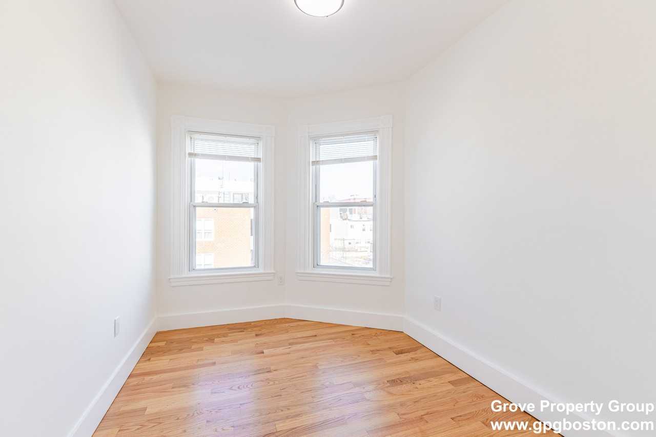 633 E 6th St #2 - Photo 7 of 16