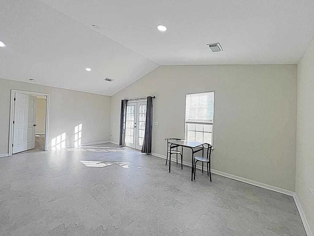 511 Climbing Rose Ct #1 - Photo 5 of 19