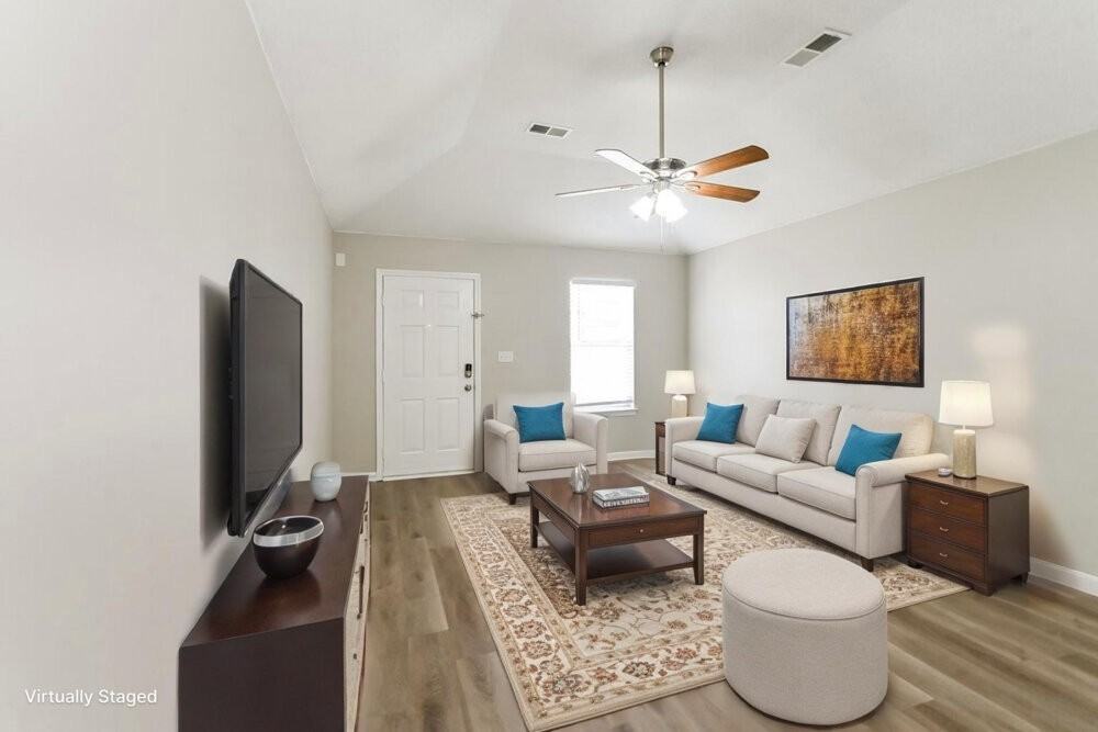 7045 Kings Crown Dr - Photo 3 of 19