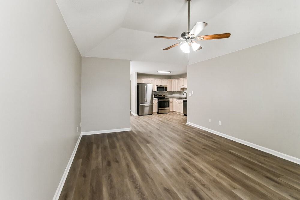 7045 Kings Crown Dr - Photo 5 of 19