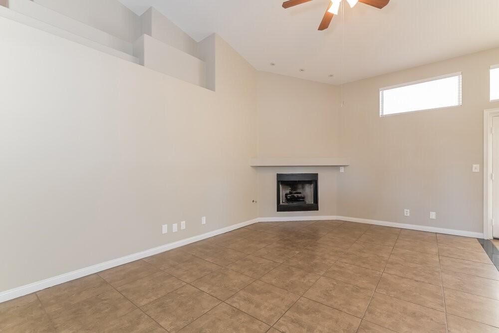 541 Embassy Cir - Photo 4 of 16