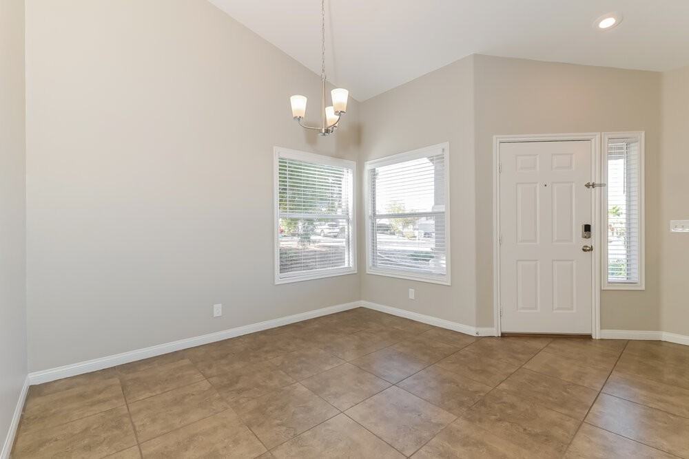 541 Embassy Cir - Photo 5 of 16