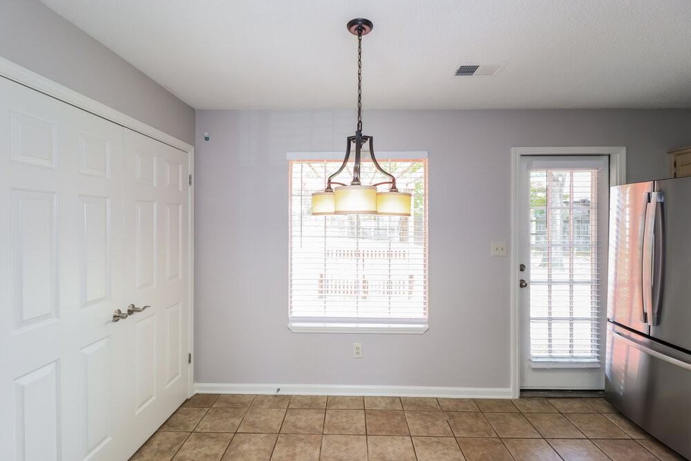 7890 Hunters Xing - Photo 7 of 19