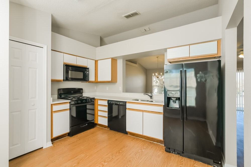 11838 Foxglove Dr - Photo 7 of 16