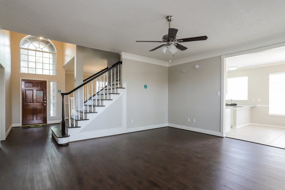 15303 Goodman St - Photo 4 of 17