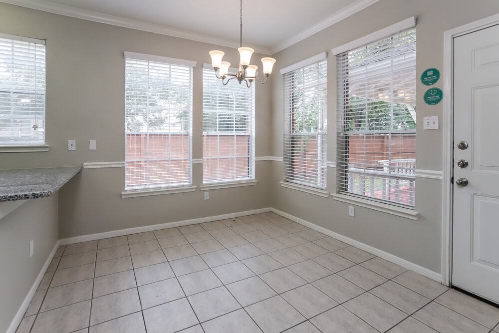 15303 Goodman St - Photo 5 of 17