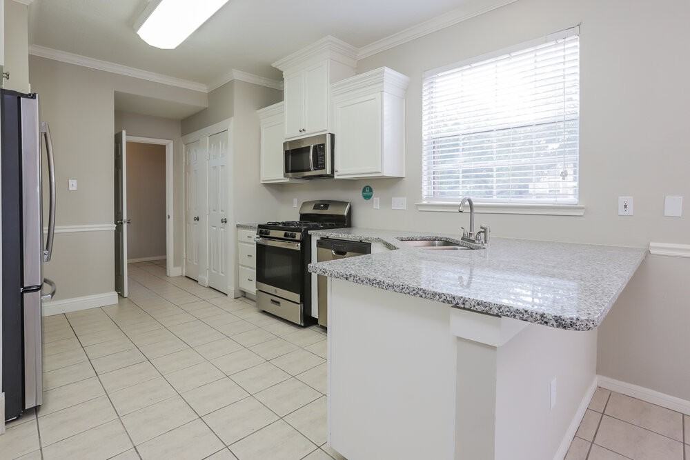 15303 Goodman St - Photo 7 of 17