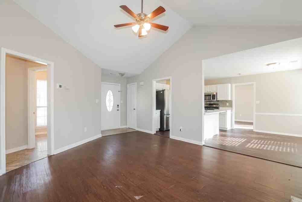 231 Carsons Cv - Photo 4 of 16