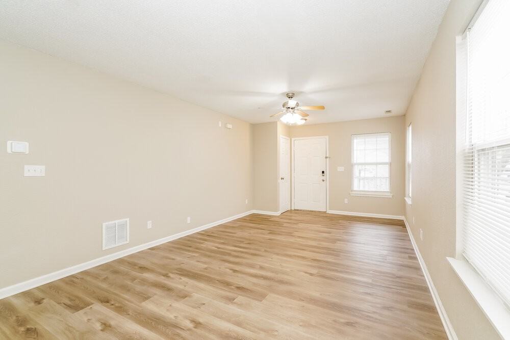 8129 Maple Stream Ln - Photo 5 of 20