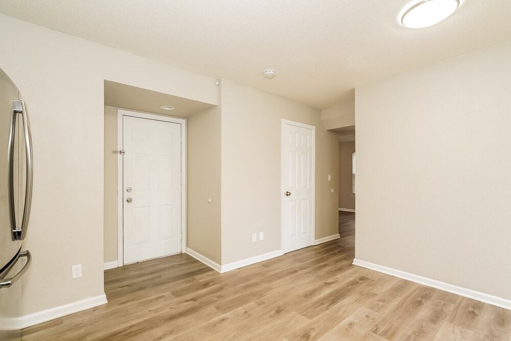 8129 Maple Stream Ln - Photo 7 of 20