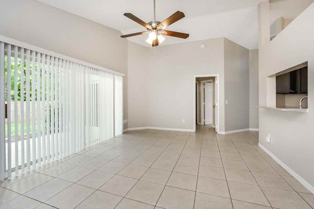 320 Macgregor Rd - Photo 4 of 16