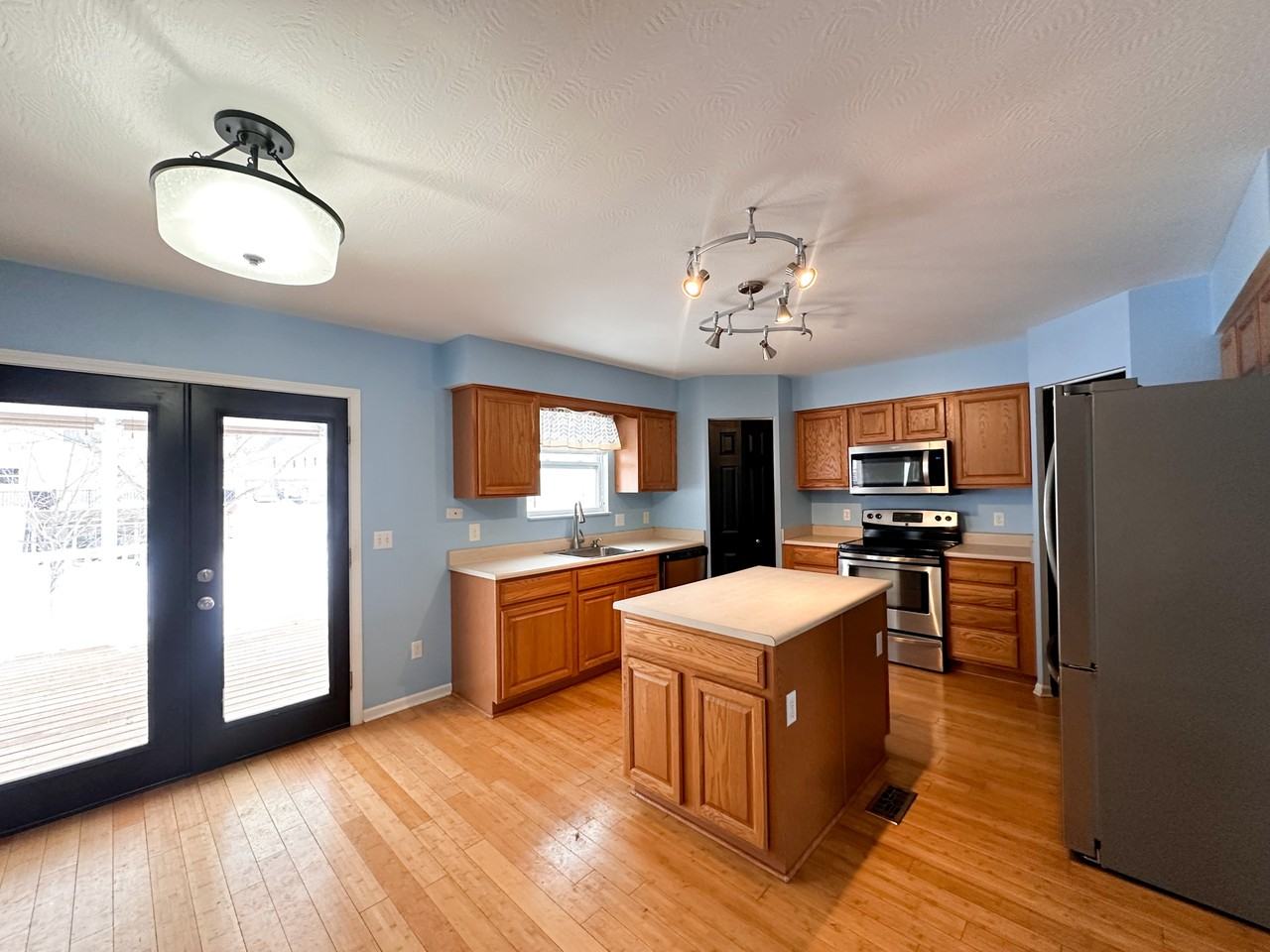 2532 Ridgeway Ave #1 - Photo 4 of 18