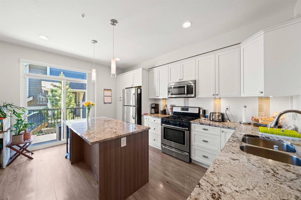 7059 210th St - Photo 6 of 18