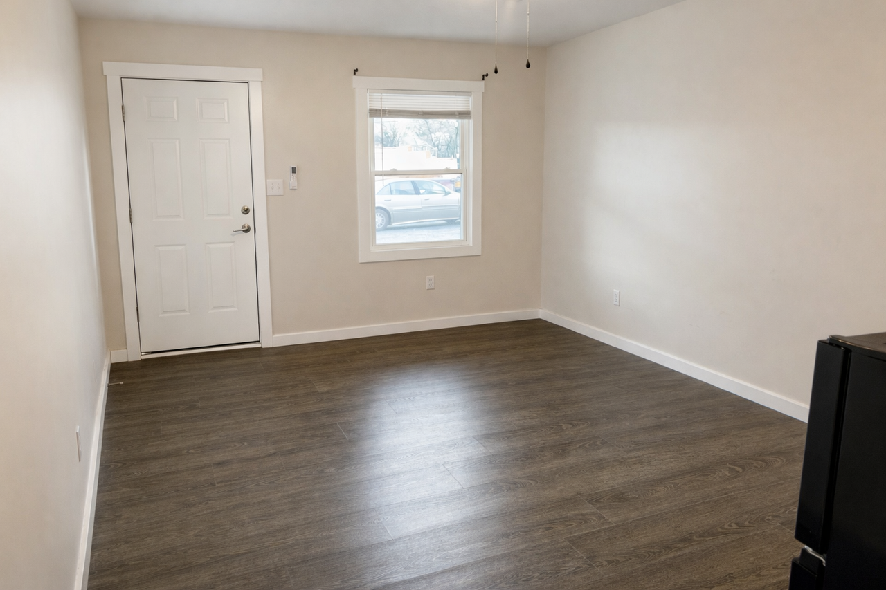 671 E Court St #1 - Photo 3 of 8