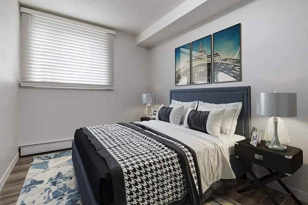 Mitchell Manor - Photo 3 of 9