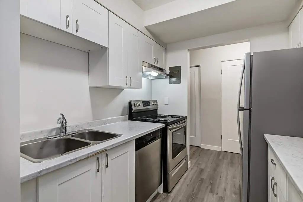 Mitchell Manor - Photo 5 of 9