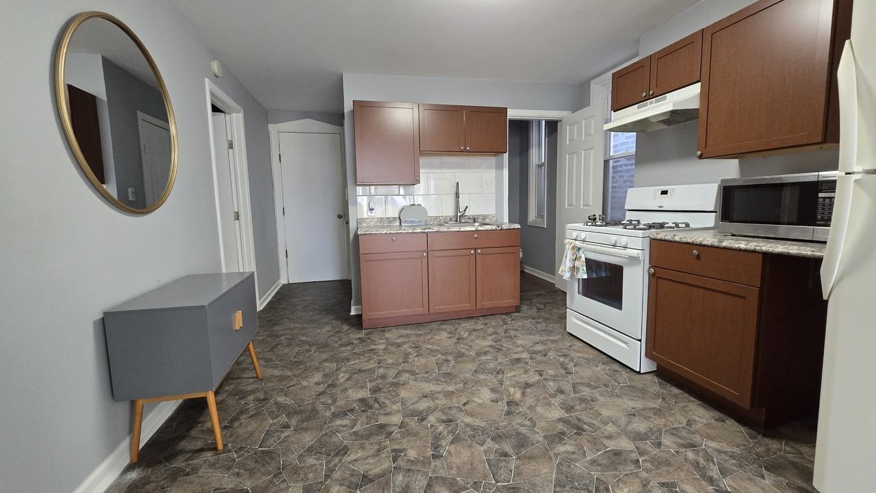 2324 West 24th Street - Photo 5 of 7