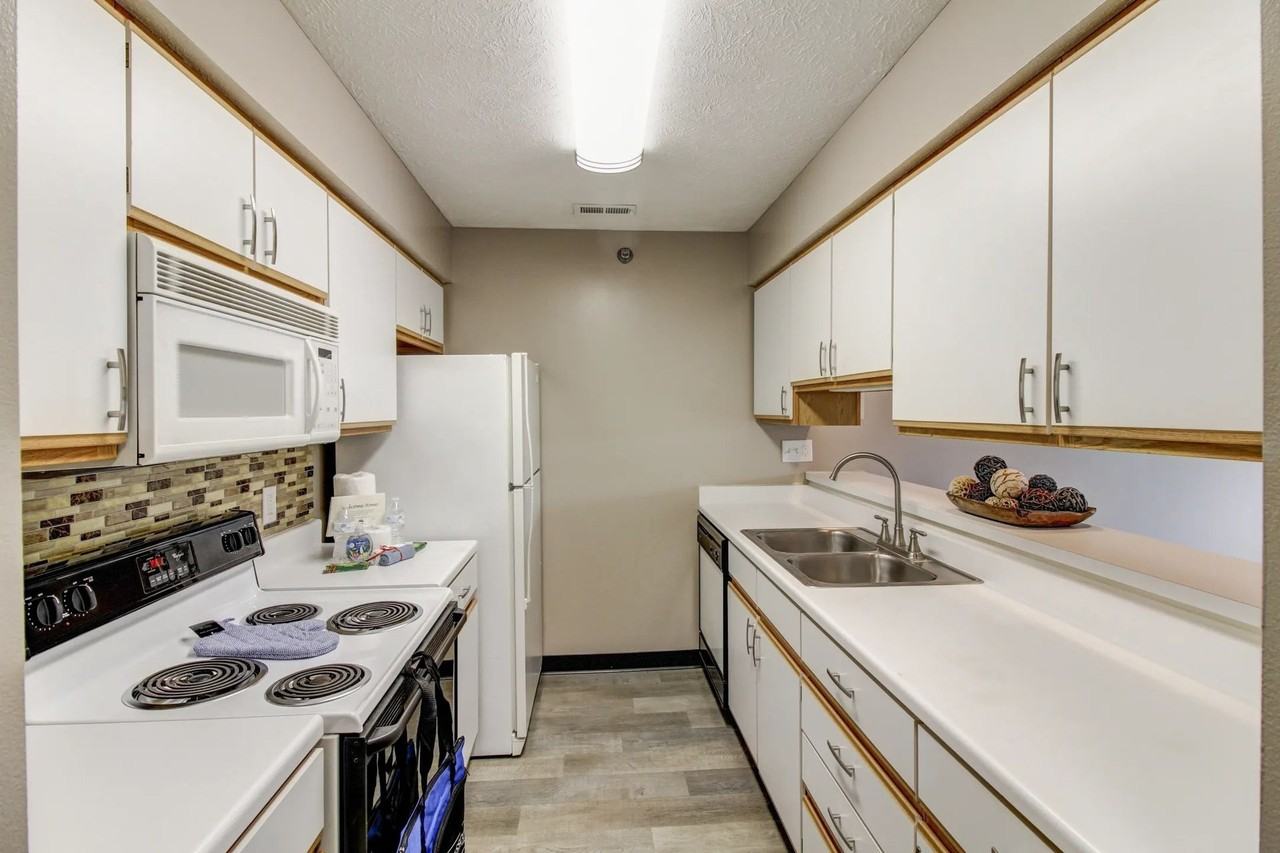 Deer Park Apartments - Photo 5 of 45