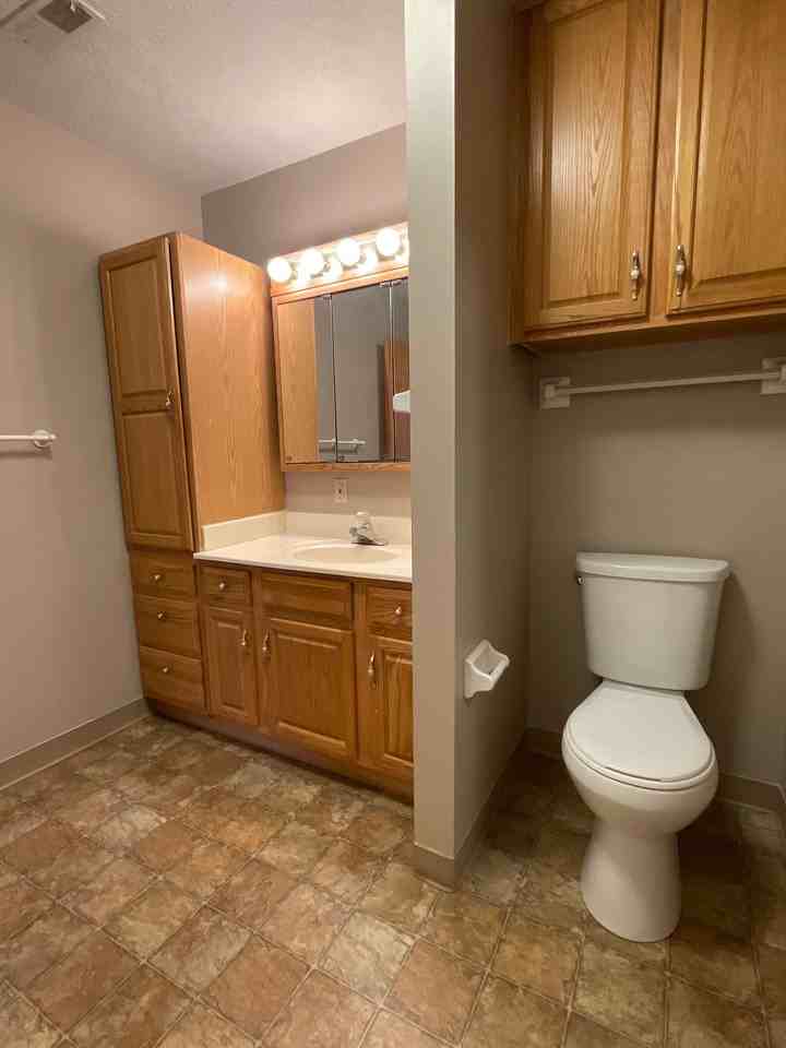 Plaza 93 Apartments - Photo 6 of 46