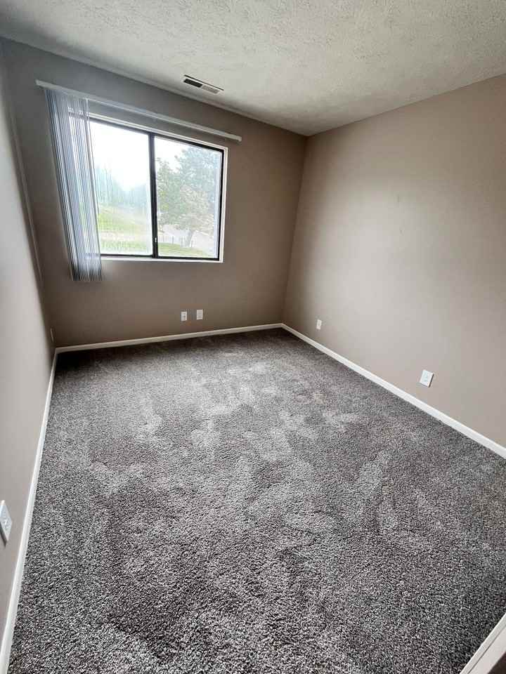 Plaza 93 Apartments - Photo 7 of 46