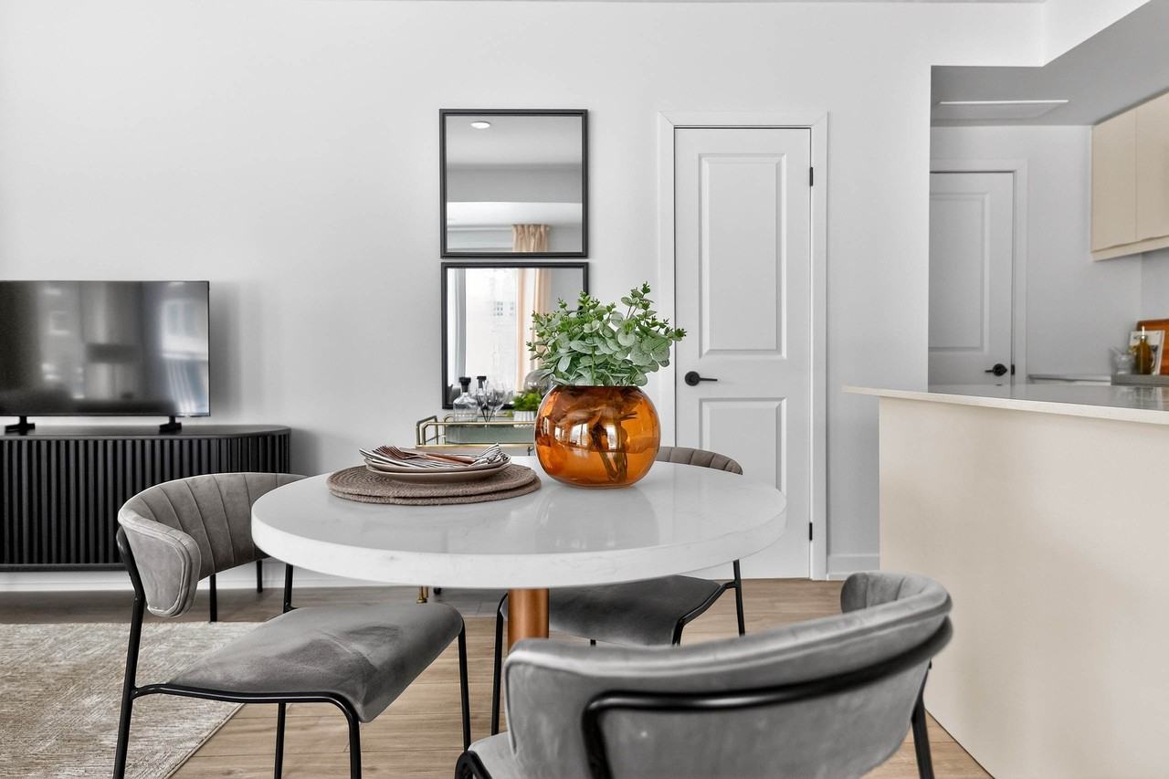 The Towns at York Mills & Leslie - Photo 3 of 41