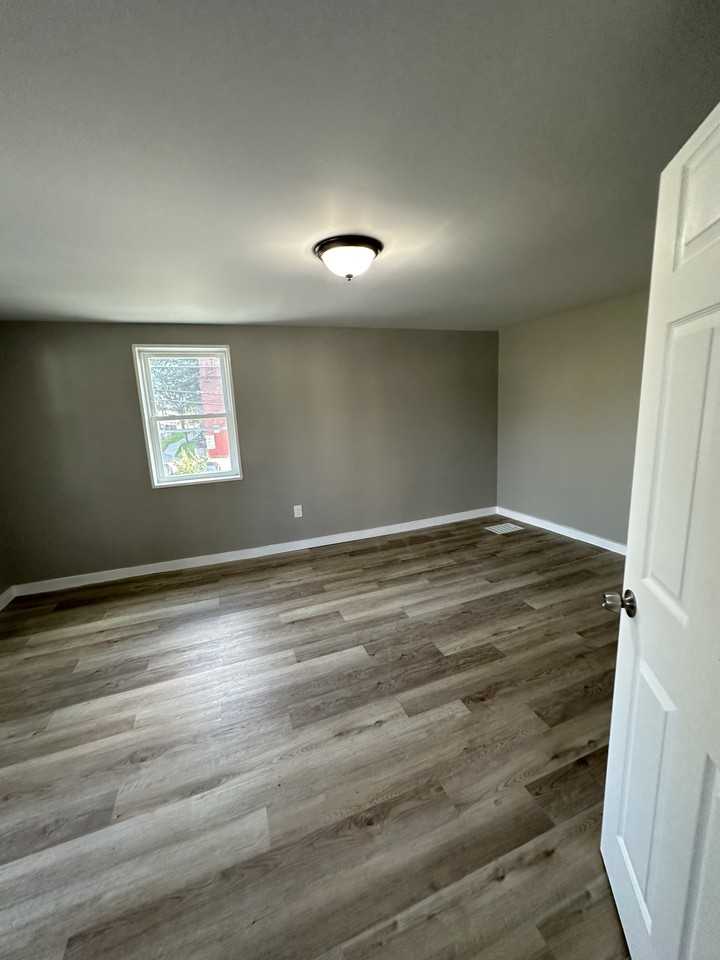 137 Jasper St #1 - Photo 3 of 3