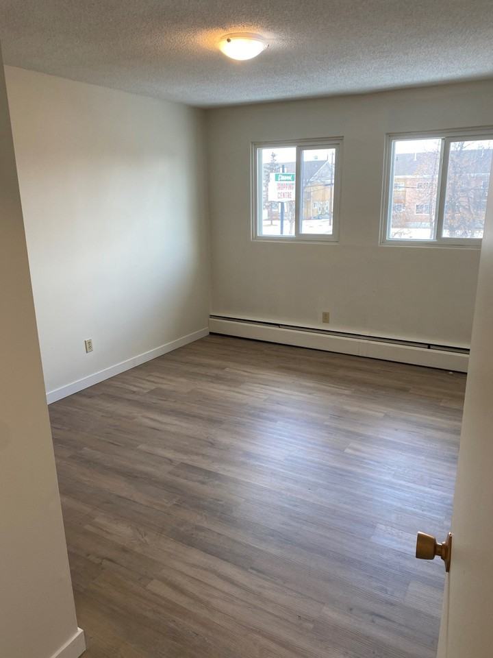 Elmwood - Photo 3 of 6