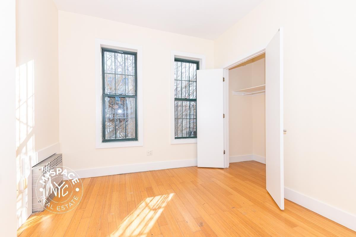 142 Wilson Ave #1R - Photo 4 of 11