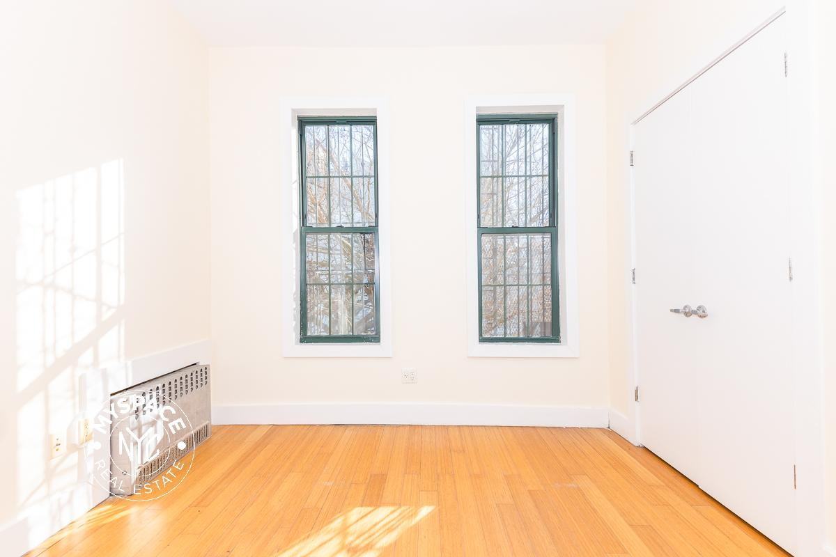 142 Wilson Ave #1R - Photo 6 of 11