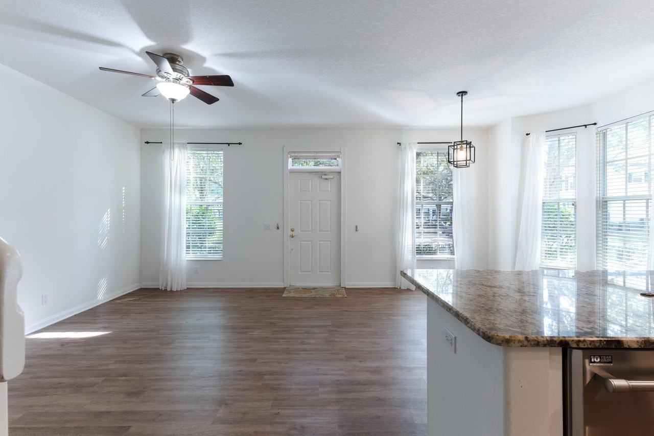 340 Jacaranda Drive - Photo 4 of 20