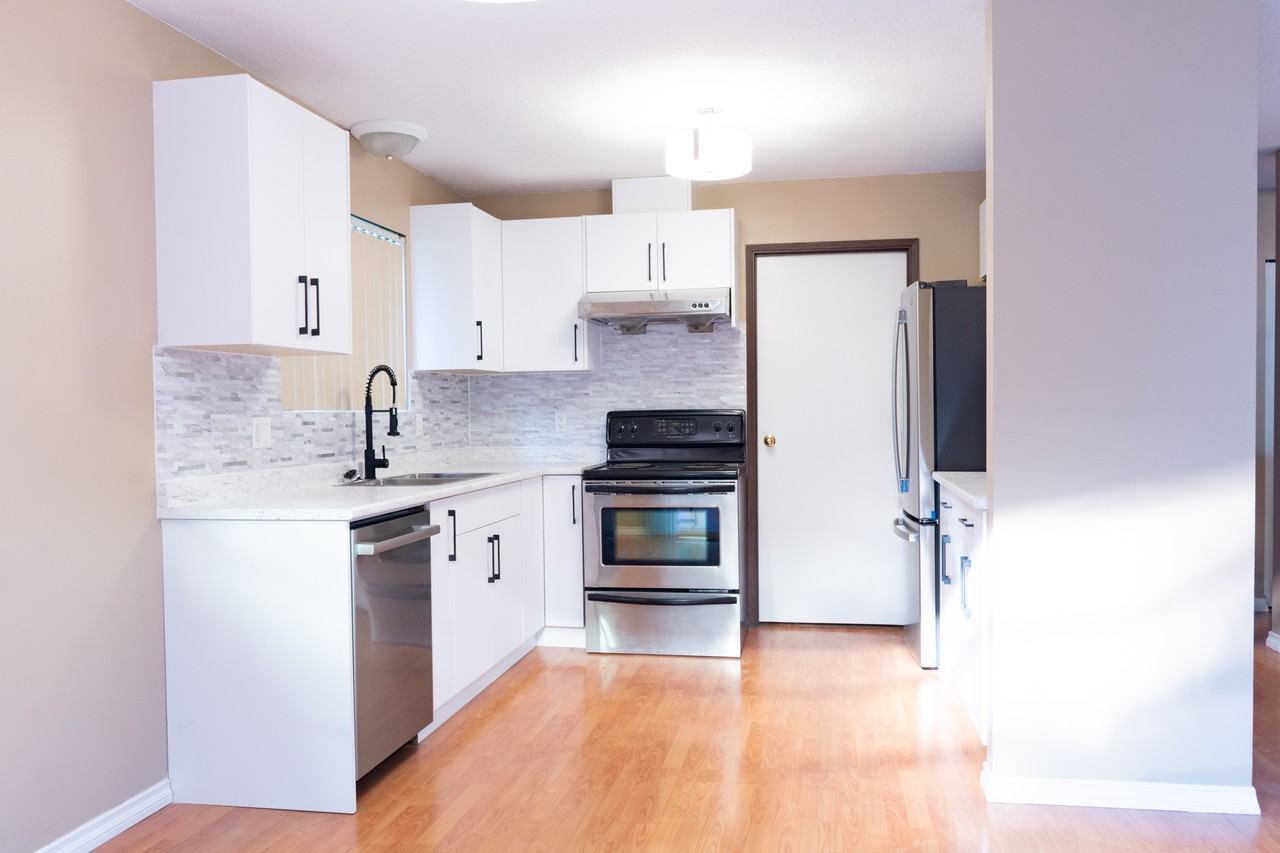 1951 Coquitlam Ave - Photo 2 of 34