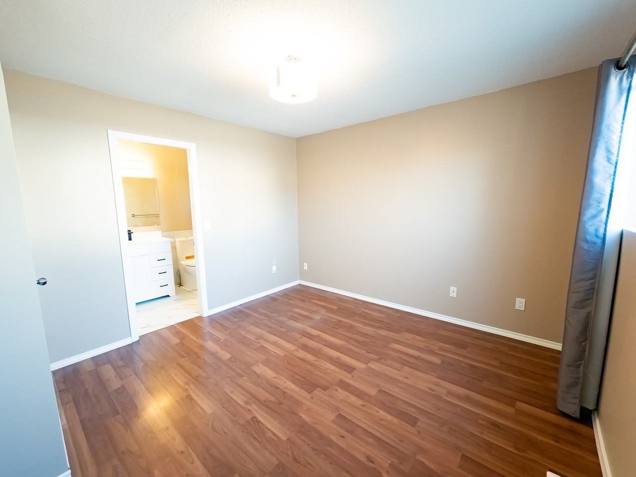 1951 Coquitlam Ave - Photo 4 of 34