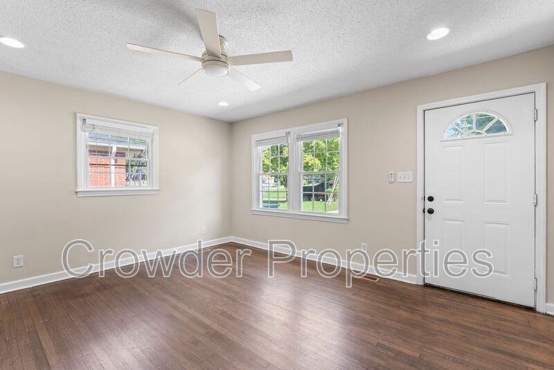 3612 Sargeant Dr - Photo 3 of 17