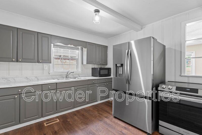 3612 Sargeant Dr - Photo 5 of 17