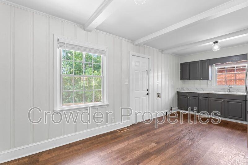 3612 Sargeant Dr - Photo 7 of 17