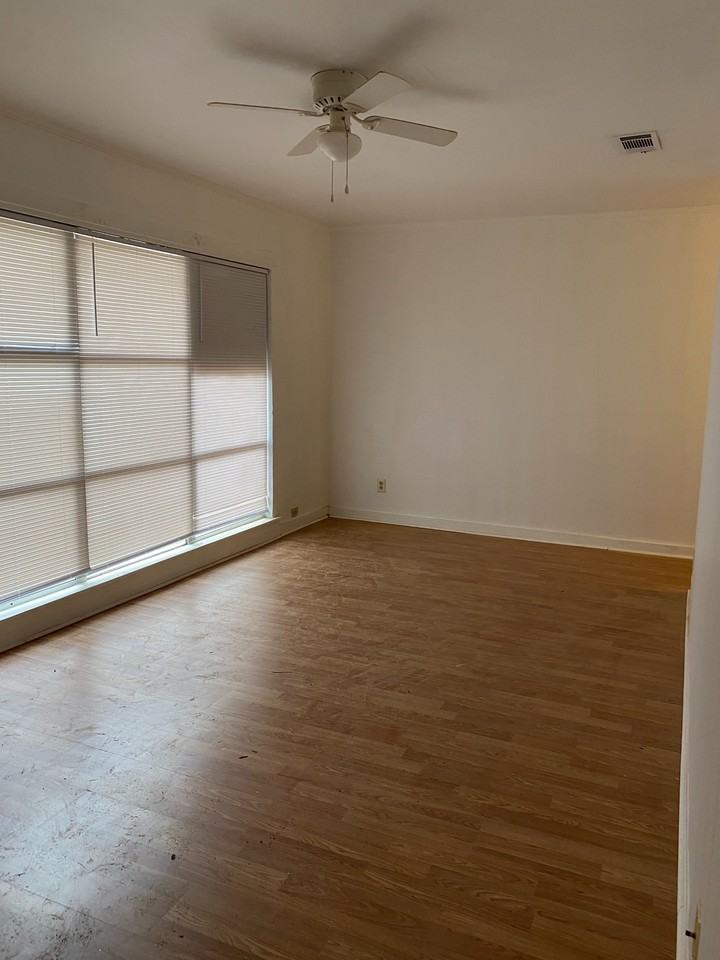 103 E Mills Ave - Photo 2 of 6