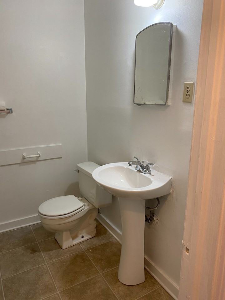 103 E Mills Ave - Photo 5 of 6