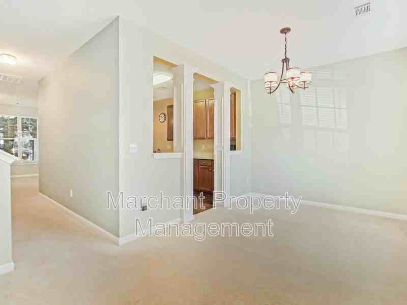 527 Fagin Cir - Photo 4 of 43